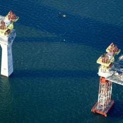 Det sista brobärande elementet flyttades ut och lyftes på plats nyligen. Den nya Storstrømsbron kommer att bli Danmarks tredje största bro efter Öresundsbron och bron över Stora Bält. Foto: Vejdirektoratet