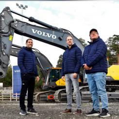 Team Swecon Sverige
Lagledare Rickard Gerdlöf med förarna och finalisterna Pontus Eriksson och Anton Sjödoff.
Pressfoto Peter Holgersson