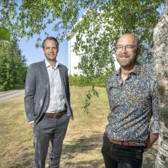 På marken på Teg: Lars Lundgren marknadsområdeschef Riksbyggen Bostad i Norr och Jonas Broady, affärsutvecklare på Riksbyggen. Foto: Johan Gunseus