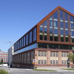 Timber on Top. En sektion med flera våningar har adderats ovanpå industrifastigheten Trikåfabriken som är från 1926 och som nu har blivit kontorshus. Foto: Svenskt Trä/Christina Brandin Englund