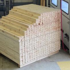 Truckströn används för att skydda trävarorna från smuts, skräp och fukt samt för att minska risken för skador på träytan. Foto: Byggmaterialhandlarna
