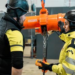 Utrustning för tunga lyft är ett nytt affärsområde för Cramo.