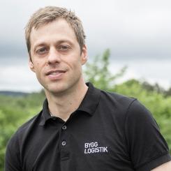 Den 1 januari 2023 tillträdde Emil Jonasson som ny vd på Svensk Bygglogistik AB.